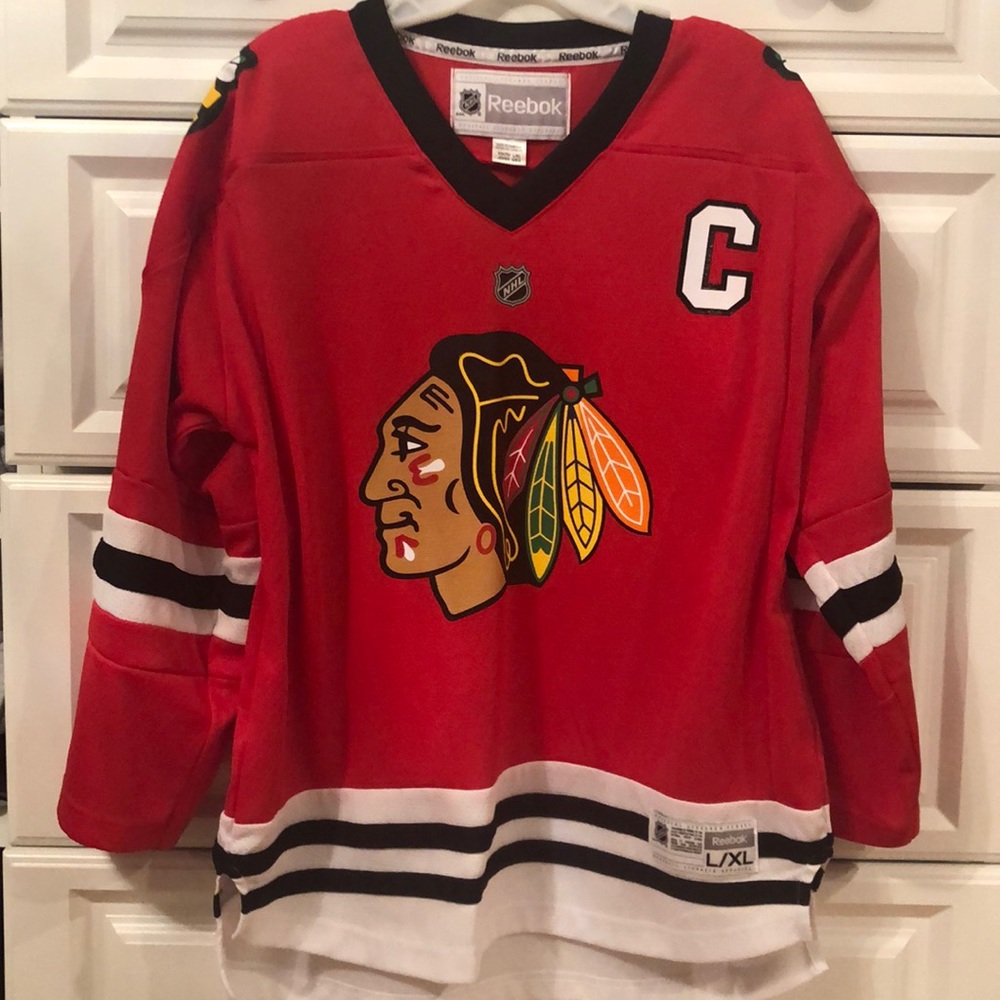 Reebok NHL Youth Jersey. size L/XL. Chicago Blackhawks Captain Jonathan Toews